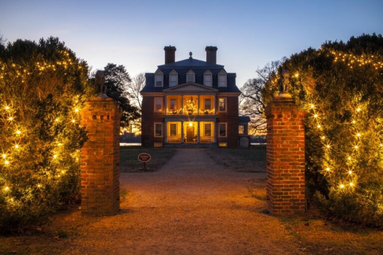 The Grand Illumination / Christmas at Colonial Williamsburg TLC Tours